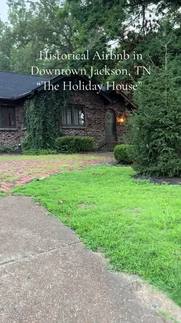 “The Holiday House” located in Jackson, TN! Link in bio and Instagram to book!! 