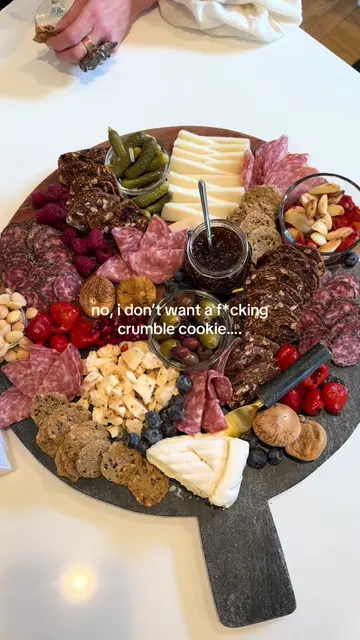 This is wayyy better!! 🧀 #snackplate #charcuterie #healthyrecipe 