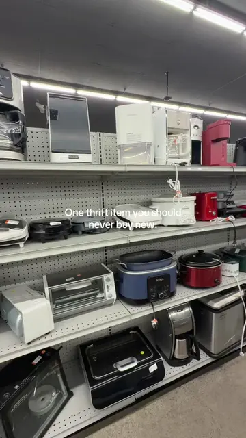 CROCKPOTS 😭 #thrifted #kitchen #thriftstore #cooking #Tech 