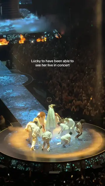 What a cool way to end the show!!  #arianagrande #eternalsunshine #eternalsunshi