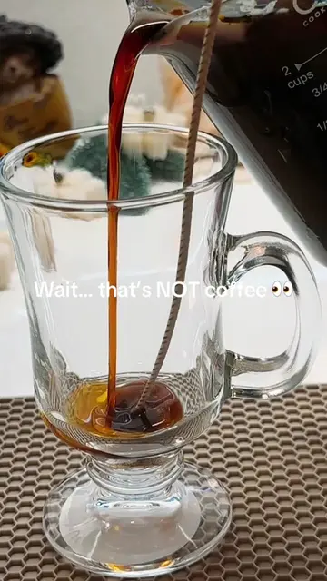 You might think it’s your favorite caramel coffee… ☕🤎 But it’s actually a handm