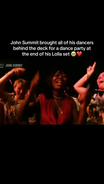 THIS IS SO CUTE 😭❤️ @john summit #lollapalooza #johnsummit #edmtiktok #chicago 