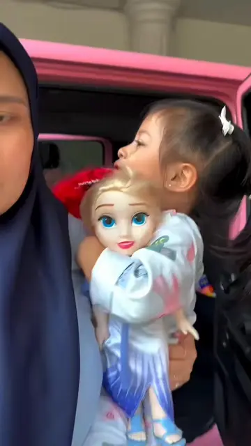 Amma dan mobil pink otw kumpul brng genk vintage Tieta pulangnya dpt kado labubu