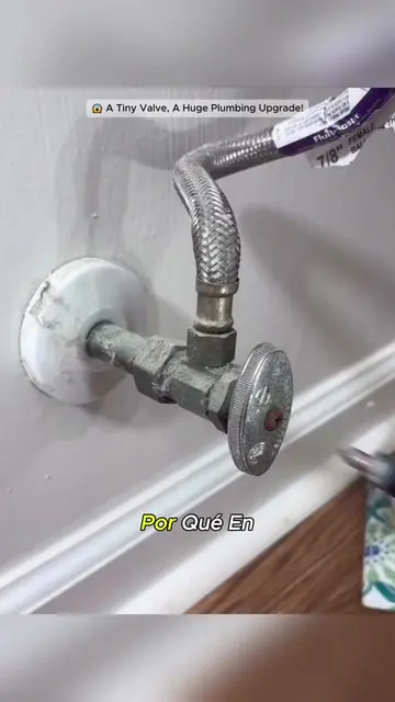 🚽HeReplacedaRustyToiletValveLikeaPro!🔧#PlumbingTips🚽#ToiletRepair🏠#HomeFix💦