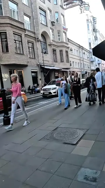 Taking pictures of Russian girls 📸 💕 #viralvideo #photographers #streetphotogr