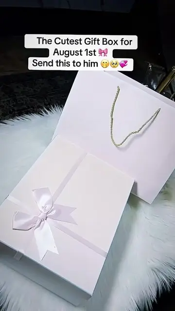The cutest August 1st gift box is finally here. 🎀💝 If someone sent you this, w