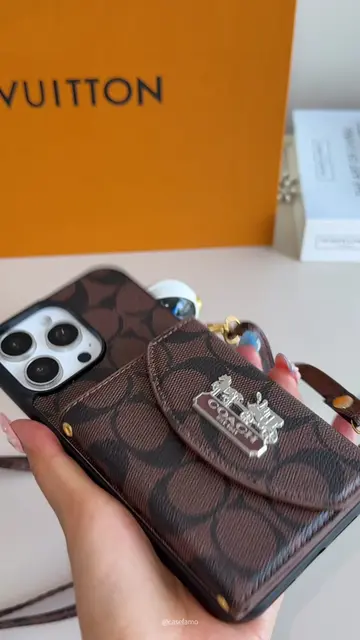 💕💕Card holder & crossbody strap 2-in-1, perfect for hassle-free daily outings.
