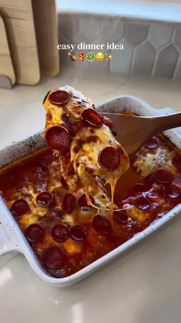 Chicken Pizza Bake 🍗🍕Recipe below and follow for more easy meal ideas! 🤍 It’s
