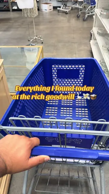 Thrifting where the wealthy donate should honestly be considered a sport. 😂 Whi