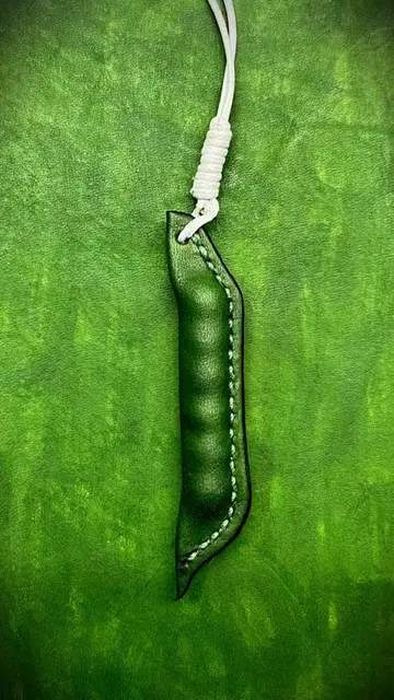 Making a Handmade Leather Pea Pod from Scratch 🫛🤎 #LeatherCraft #HandmadeLeath