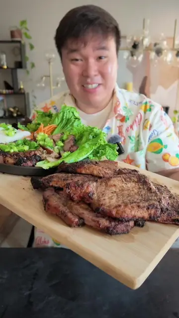 Vietnamese Lemongrass Pork Chops (Sườn Nướng) 🥢🔥 If you’ve ever ordered Vietna