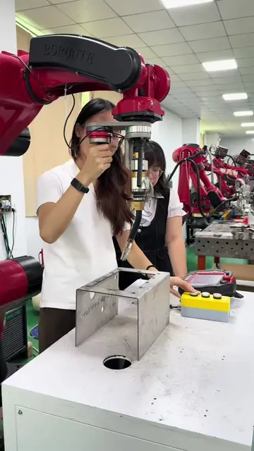 #weldingrobot #industrial #migwelding #tigwelding #automation 