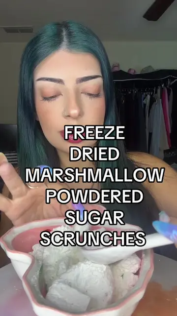 Yummy scrunches 🥰🫶🏻 #asmr #asmrcrunchy #crunchyasmr #fyp #xyzbca 