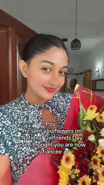 My heart is full ❤️💍 #nationalgirlfriendday #flowers #fiancee #srilankan_tik_to