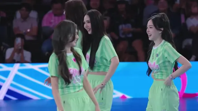 (Mc: Only 2 of you left, 2 vs 4) (Miu: We might have less people but the quality