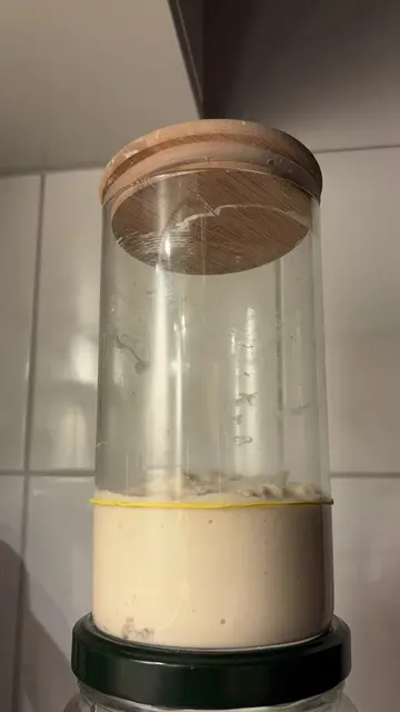 Hi there! My name is Stephanie, and I love baking sourdough bread 🍞  Here’s how