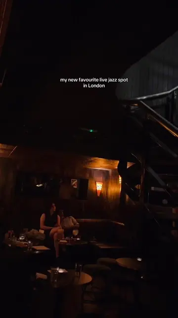 Found my new favourite live jazz spot in London 🎷✨ Dark lighting, cosy atmosphe