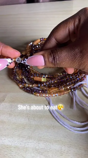 Helloooooo #yourfavjewelrydesigner #customwaistbeads #glowinthedarkbeads 