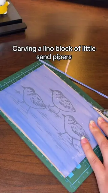 Carving process of this sandpiper print! 💕 #birdart #linocutprint #linocut #pri