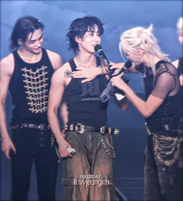 THE HAIR? THE TATTOO? THE ARMS? #hanjisung #hanedit #straykids #fyp #straykidsed