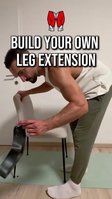 Build your own leg extension. 💪 Turn a chair and a miniband into an effective q