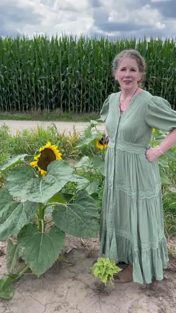 Happy National Sunflower Day! 🌻 We’re celebrating with a throwback to one of th