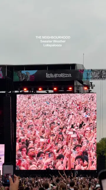 the neighbourhood performing sweater weather at lollapalooza chicago #theneighbo