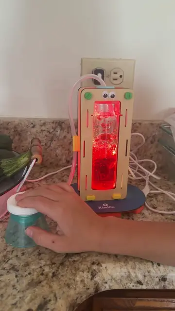 @KiwiCo always sending my kids the best boxes. They LOVE this lava lamp  #lavala