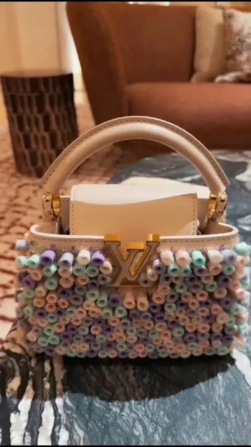 So it’s no secret I love a good beautiful Capuchin purse. Now this one she happe