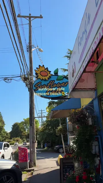 It’s so cute and great food for brunch🌻🌊 #sunflowercafe#crescentbeach#vancouve
