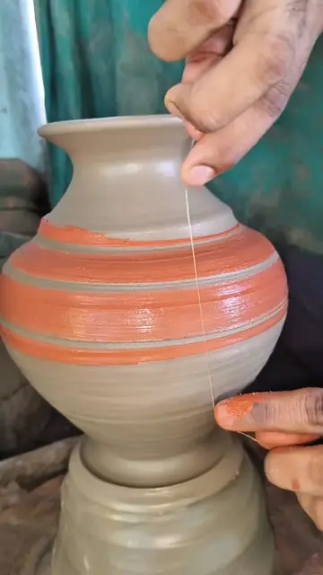 Satisfying Pottery Art & CraftSmooth, clean, and oddly satisfying clay slicing  
