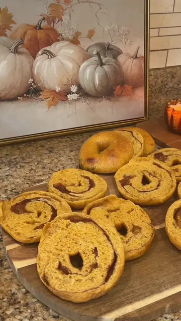 pumpkin cinnamon swirl sourdough bagels 🥯 🎃 full recipe with step by step in m