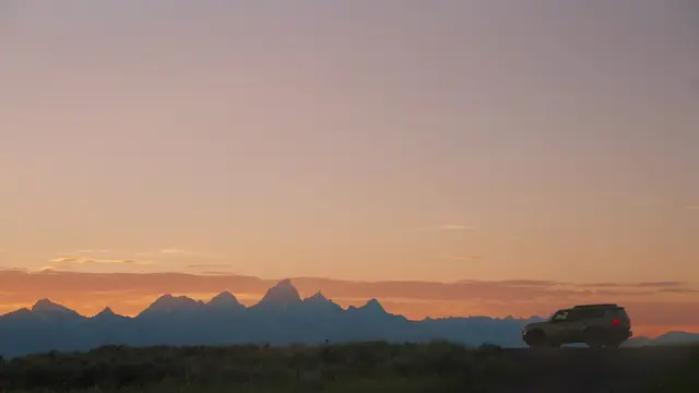 Where my sunset enjoyers at #sunset #camping #roadtrip #nature #mountains 