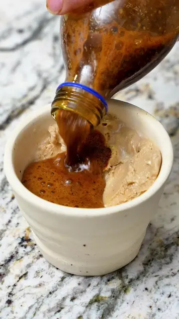 Two Italian summer favourites, one fun dessert coffee: the Shakegato 🇮🇹☕️🍨 Ca