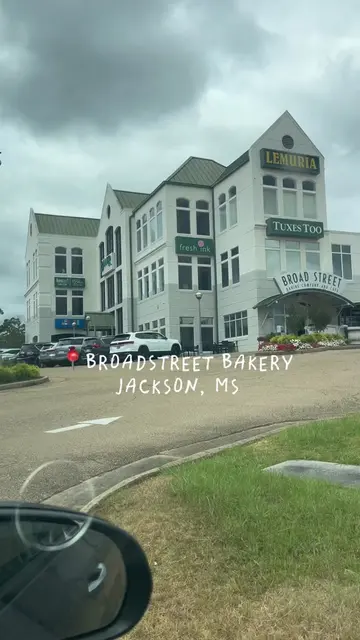 One of our favorite spots in Jackson for lunch! 💚 #broadstreetbakery #thingstod