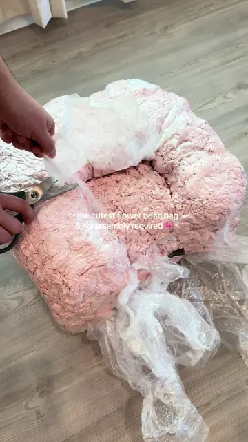 I don’t think I’ve ever seen a bean bag this cute. The flower shape makes it loo