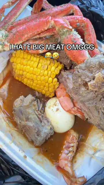 Idk if im the only one but I can’t eat no big meat unless 😂😂😂 uhunnnn ill pas