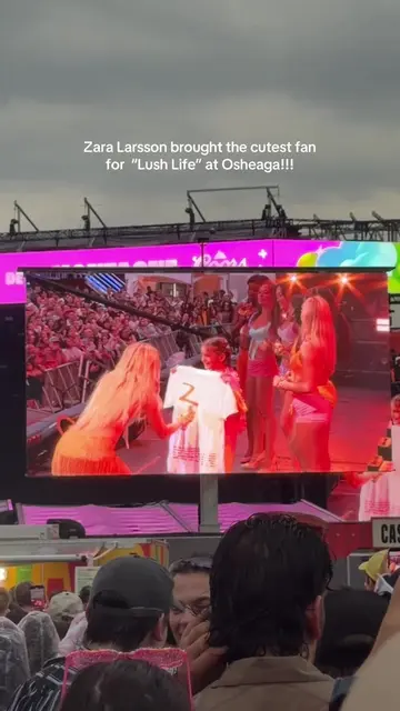 Zara Larsson brought the cutest fan for  “Lush Life” at Osheaga!!! How freaking 