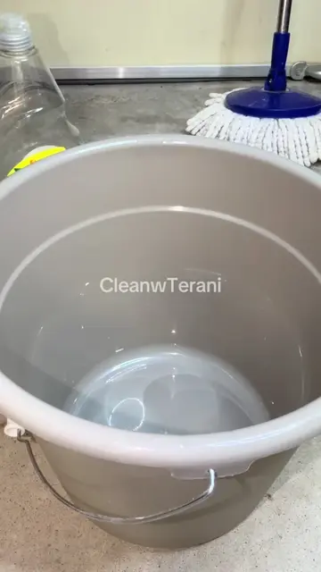 Sudsy rug scrub with @The Unhinged Cleaning Mama S🫧 this was so good!!! I used 