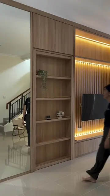 When your door wants to keep a low profile~ Interior project of  House - Flaming