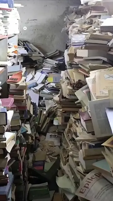 🔥บริษัท AI กำลังกว้านซื้อหนังสือเก่าเป็นพาเลท → ผ่าสันหนังสือ → สแกนทีละหน้า → 