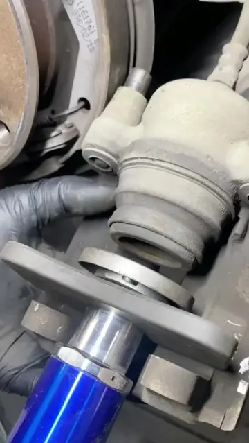 Save your hands with this air brake caliper reset tool! 🔧✨ 🔗 Link in bio to gr