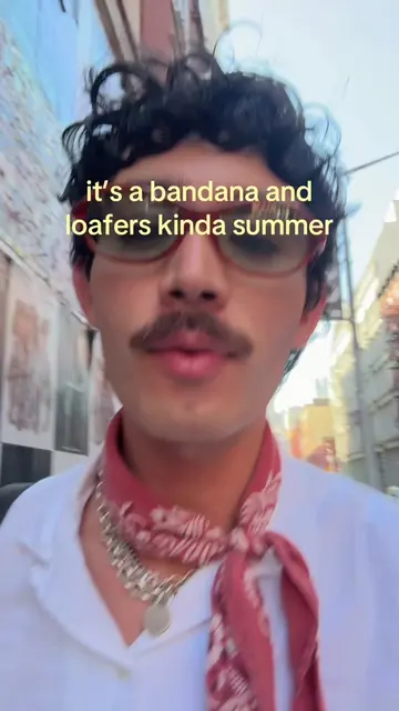 Bandanas are SOOOO back y’all  #mensfashion #outfitinspo #fitcheck #OOTD #mensst
