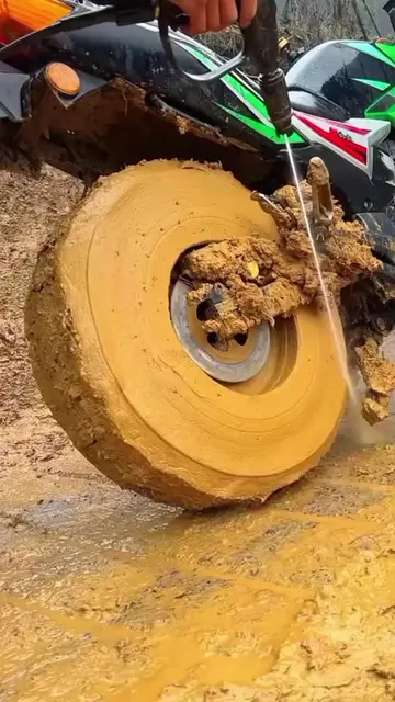 Turning muddy roads into a profitable business, one clean vehicle at a time! 💦�