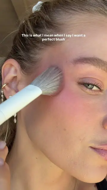 Using @Morphe Cosmetics new Cloudlight Blush in color Wisp M202 Slanted Blush Br