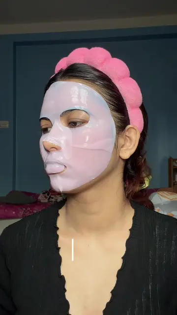 Testing the viral pink collagen mask that turns transparent ✨ Mind = blown. #med