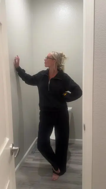 Project Princess Series: Toilet Room Edition part 2. Painting and adding trim! T