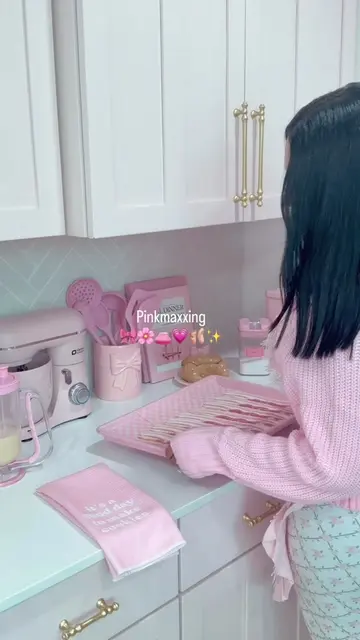 Pinkmaxxing Monday 👛🎀💗💕🌸 #pinkaesthetic #pinkkitchen #pinklover #girlything