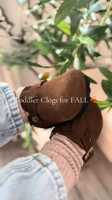 I fear these may be our everyday shoe this fall 🥹🤎 #babyclogs #toddlershoes #f