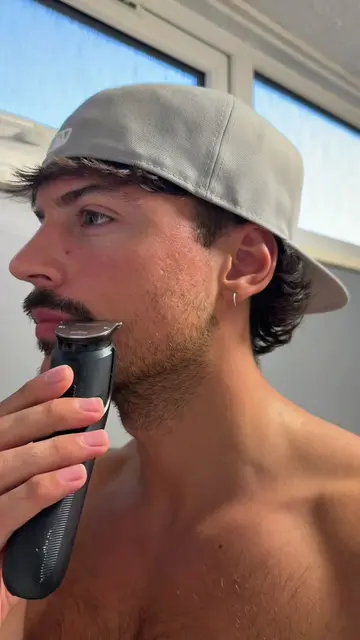 Cleaning up the goatee combo. #shave #cleanup #trim #mustache #haircuts 